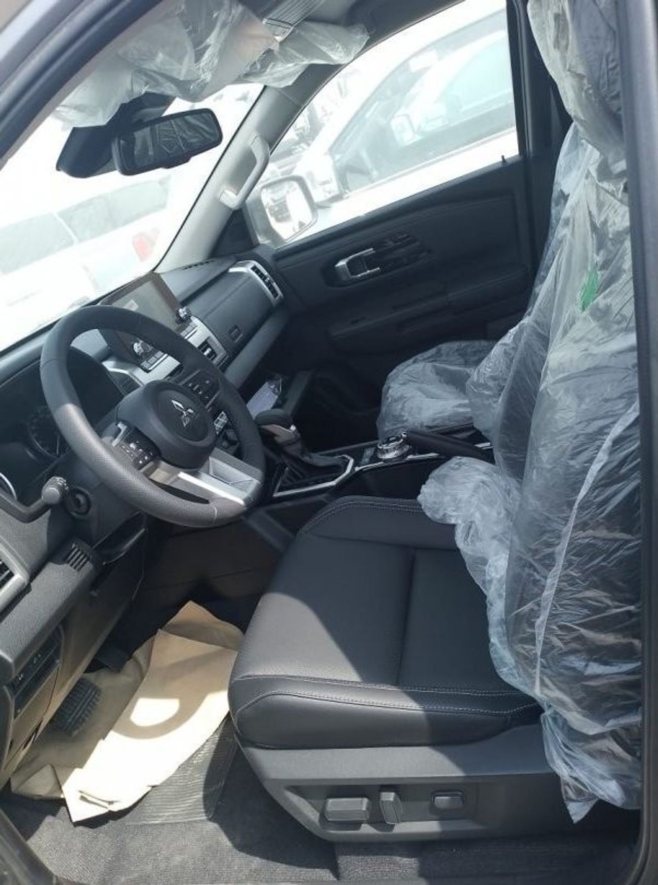 Mitsubishi L200 2.4L DIESEL FULL OPTION A/T 2024