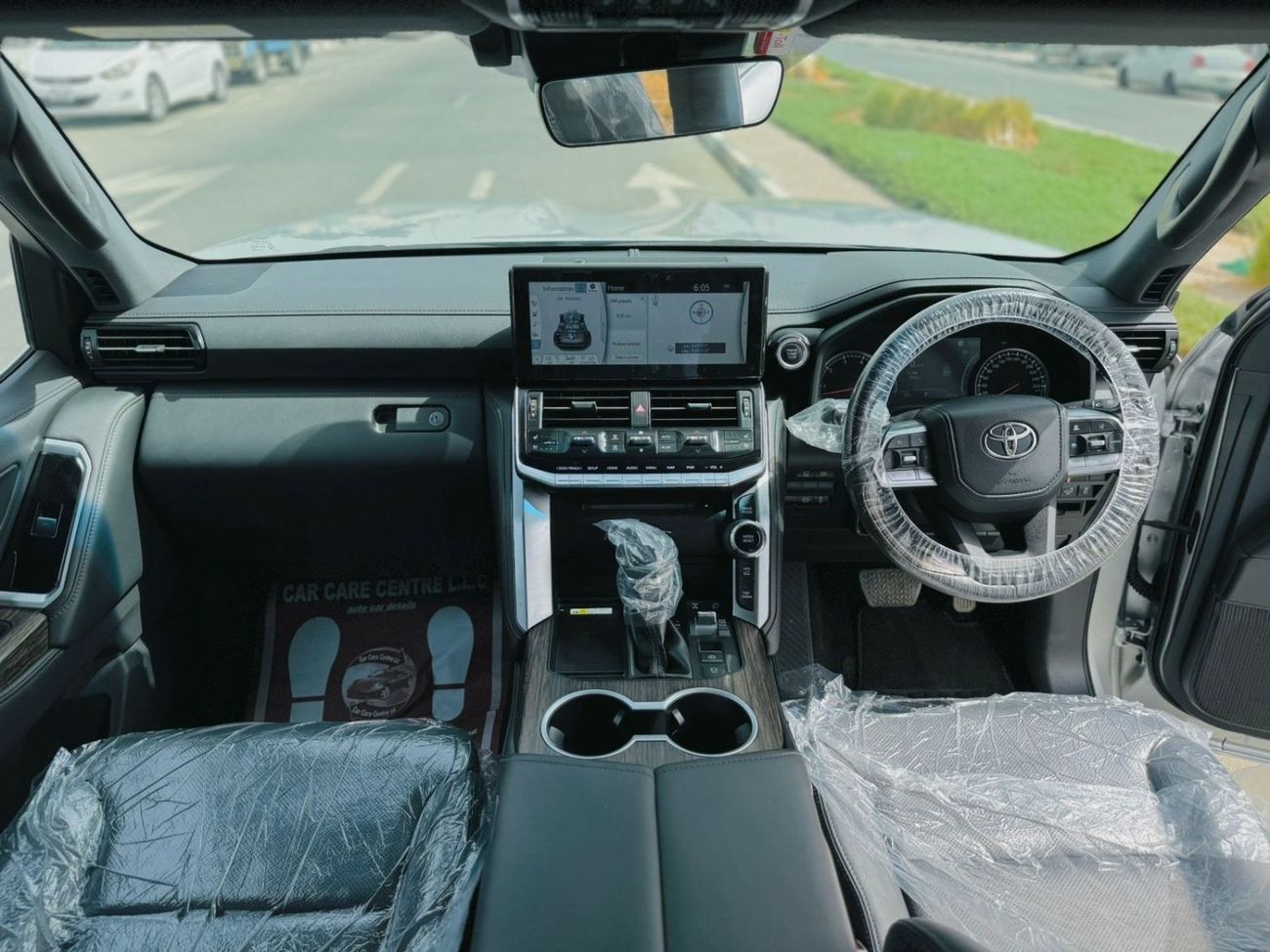 تويوتا لاند كروزر Toyota Land Cruiser VXR  year 2023 fuel diesel Right hand drive