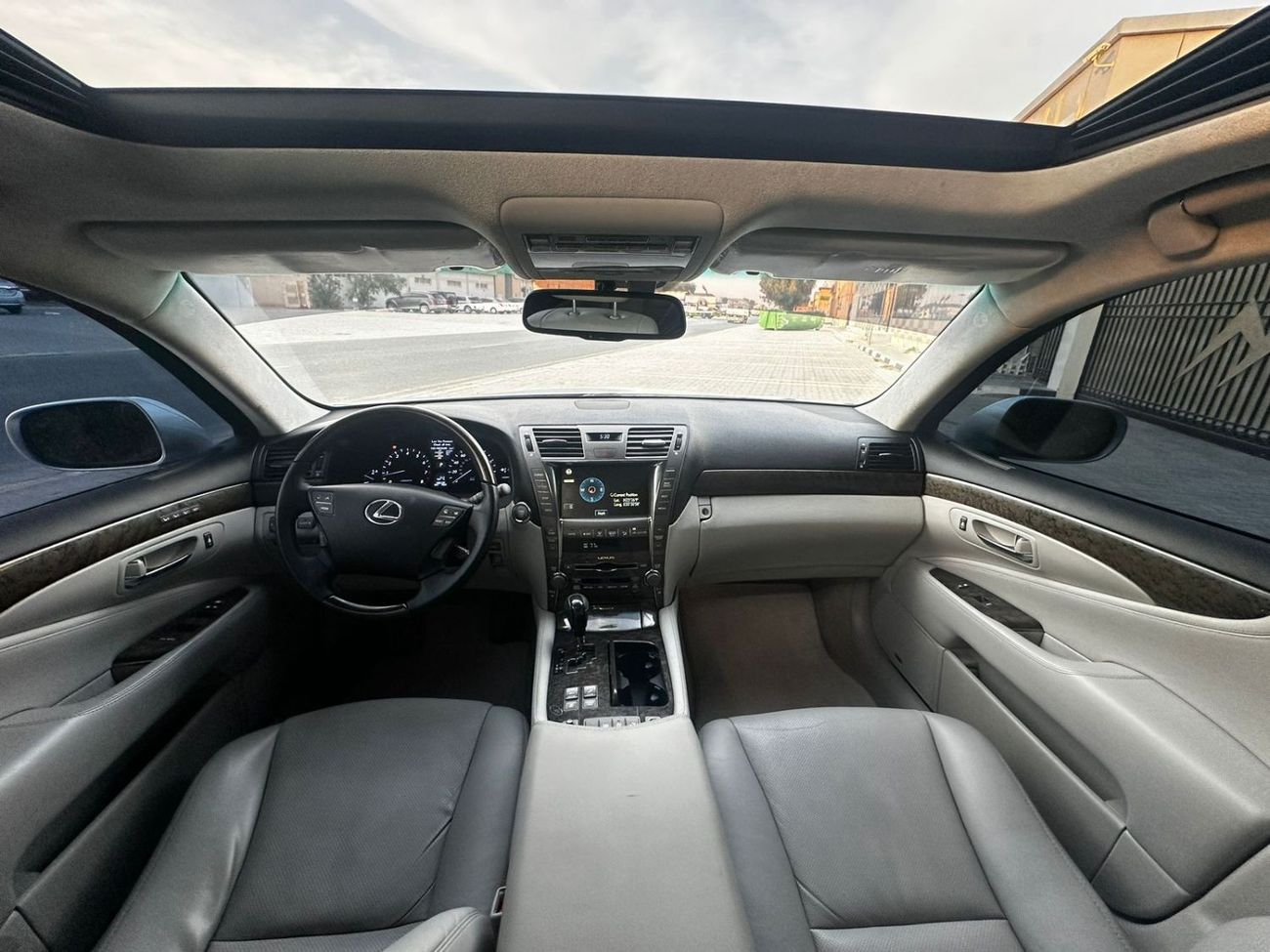 Lexus LS460 Lexus LS460L Model: 2007 Mileage: 180,000 miles Price: 22,000 dirhams Come to America Full option No