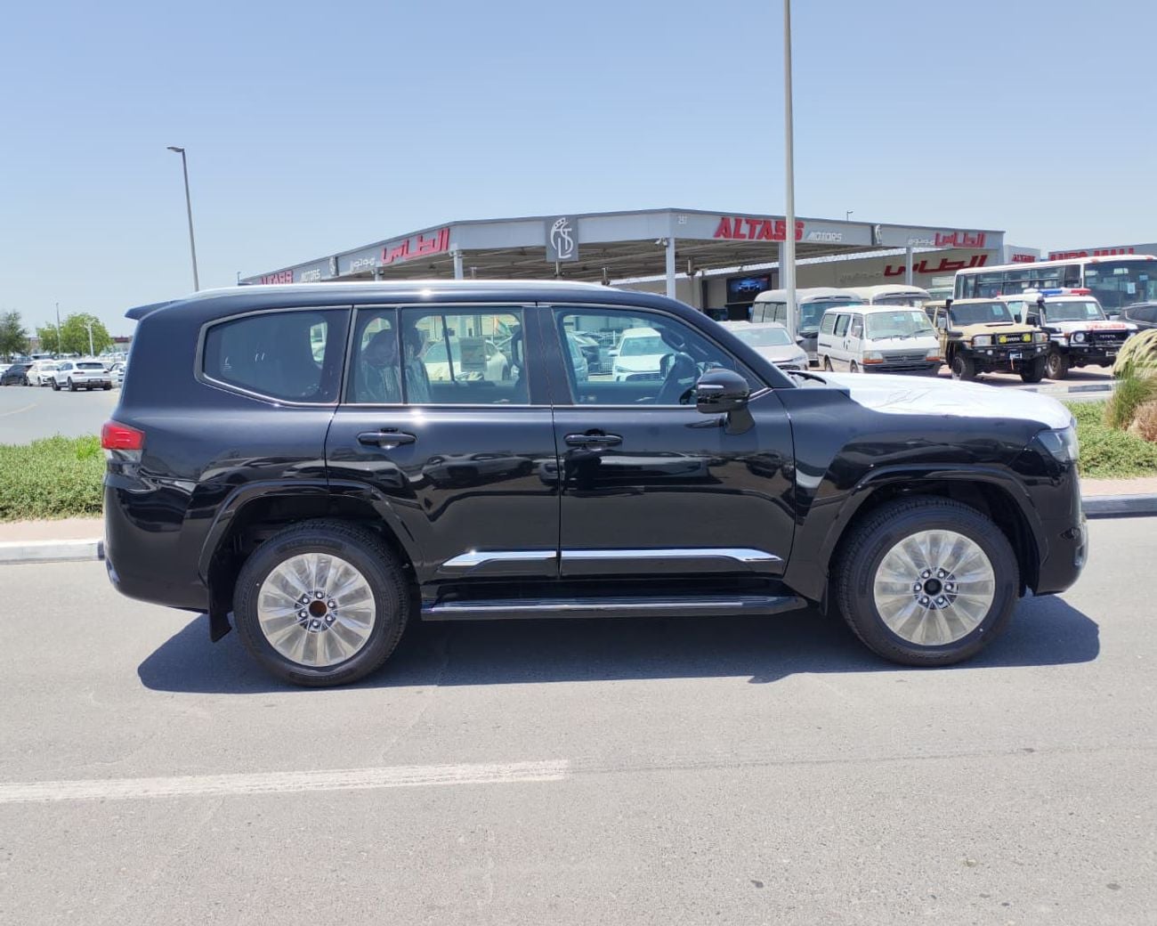 Toyota Land Cruiser 2026 Toyota Land Cruiser LC300 GXR High Option with Sunroof 4.0L V6 Petrol A/T 4WD Export Only