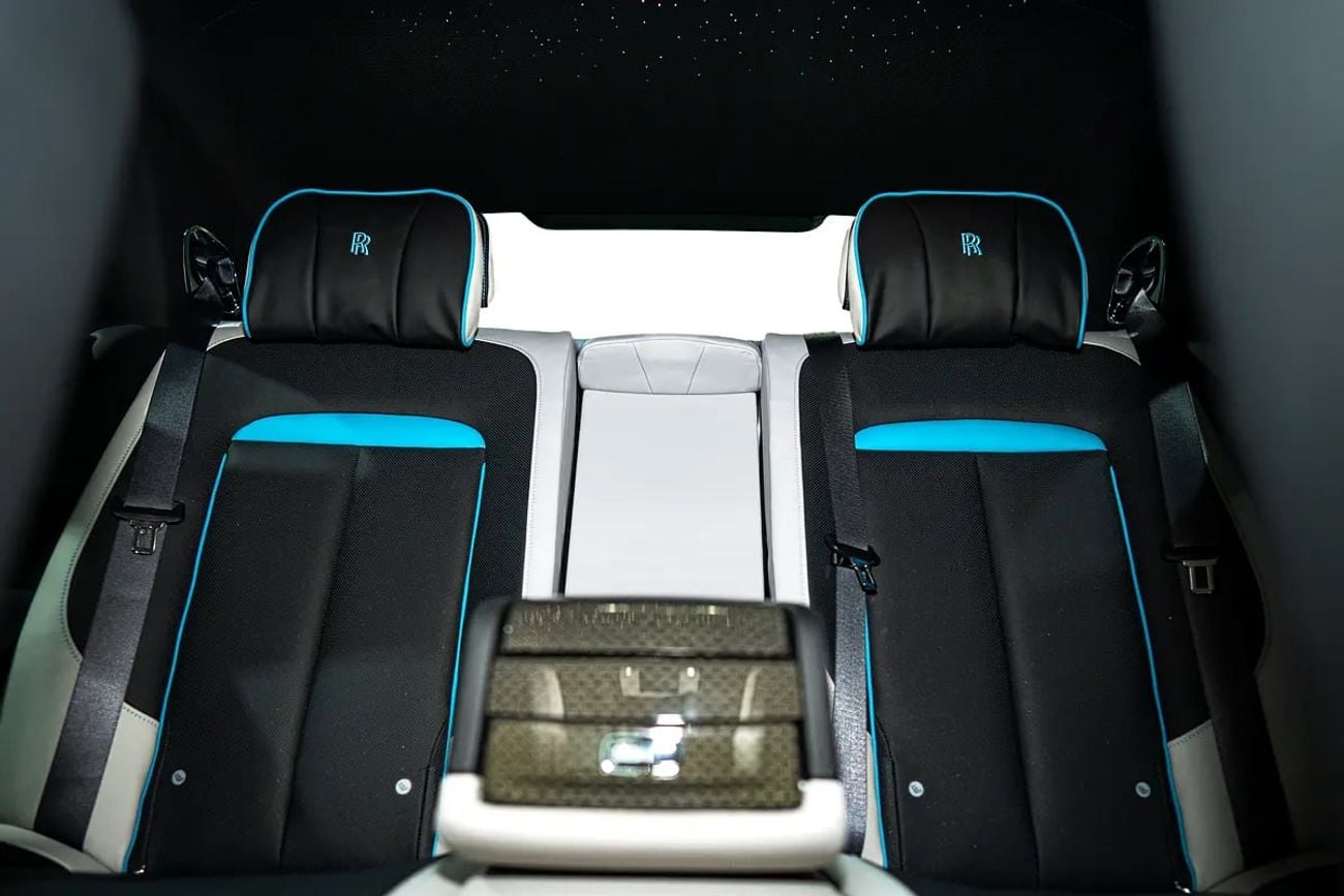 رولز رويس جوست Black Badge 6.6L BLACK BADGE | DELIVERY MILEAGE | STARLIGHT | REAR TVS | CARBON RIMS