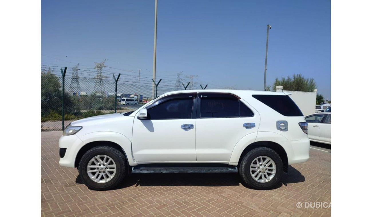 Toyota Fortuner SR5 TOYOTA	FORTUNER 2012- WHITE 	- PETROL	KMS 195970	-LHD- AUTO || MHFYX59G5C8029872 LOCAL /EXPORT.