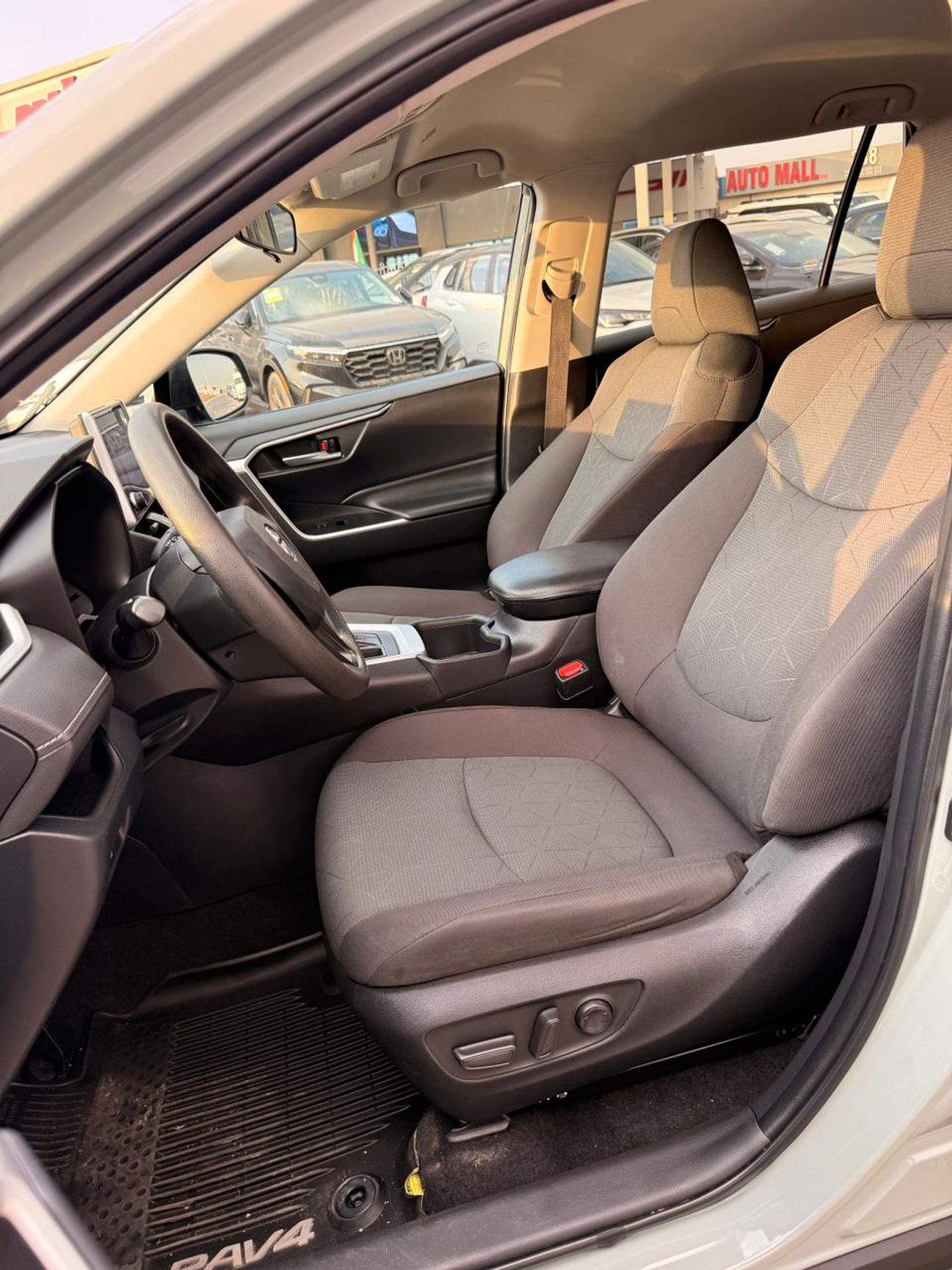 Toyota RAV4 XLE 2.5L AWD 2023