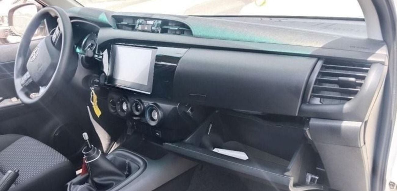 Toyota Hilux DLX 2.4L DEISEL M/T DOUBLE CABIN PICKUP ▾