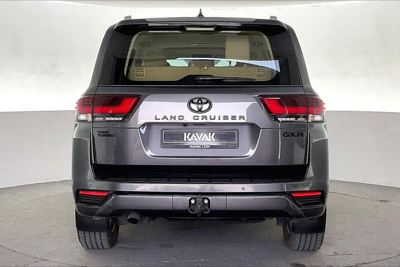 Toyota Land Cruiser GXR | National Day Celebration | Guaranteed Warranty | 0 Down Payment