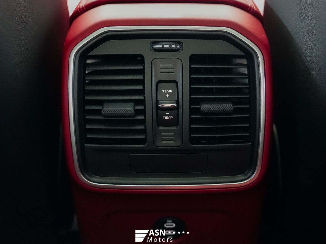 بورش ماكان Pursuing Dreams Edition 2025 2.0 Turbo (Export Price)