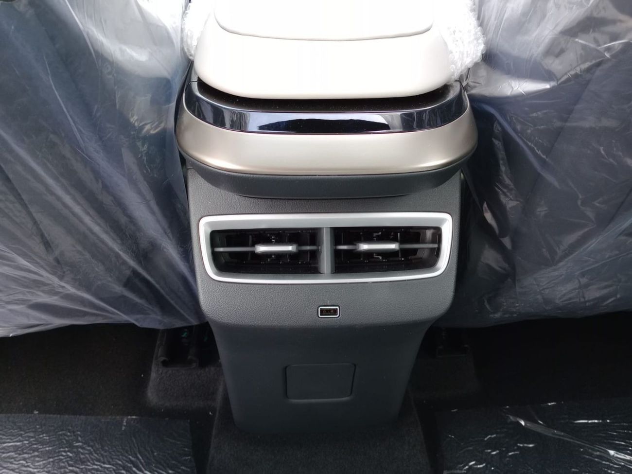 Jetour Dashing only for Export 1.6L Turbo FWD..SUV . cement grey color