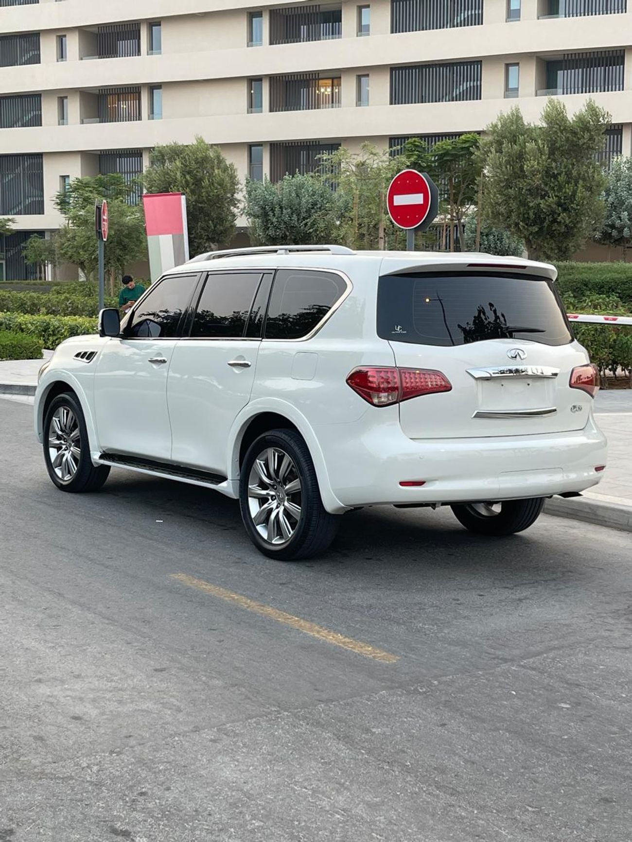 Infiniti QX56 LUXURY