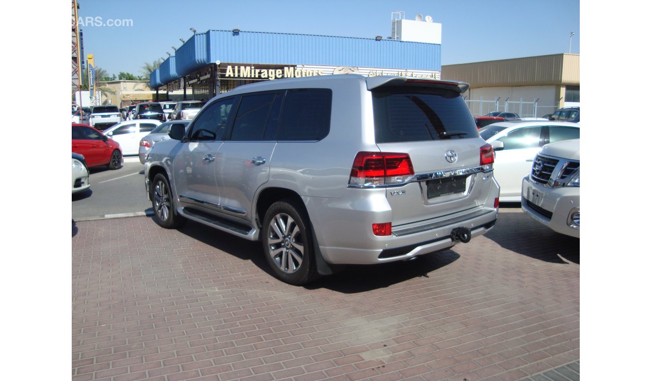 Toyota Land Cruiser VXR 5.7