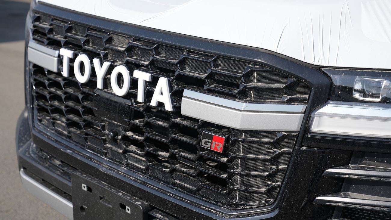 تويوتا لاند كروزر GR Sport