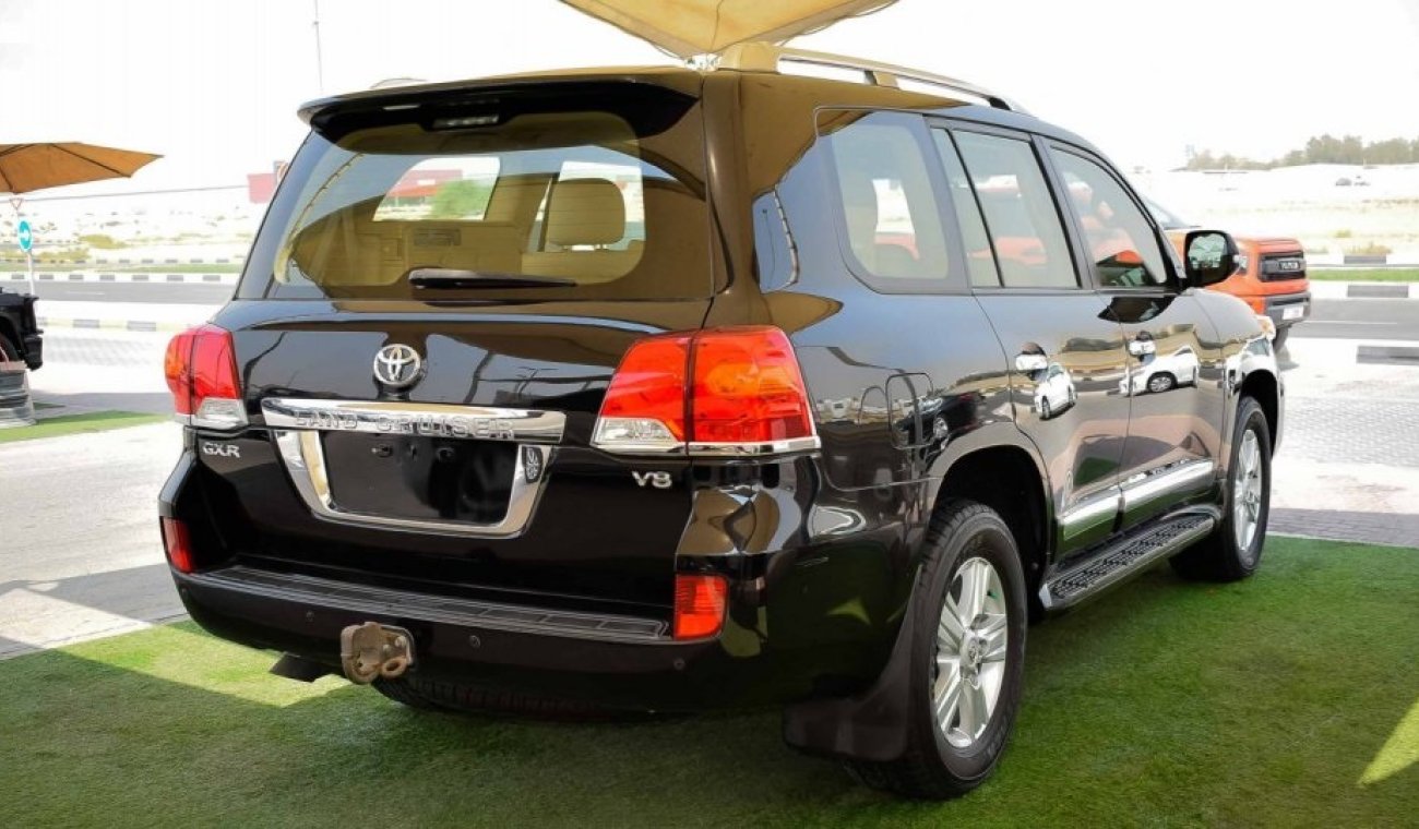 Toyota Land Cruiser GXR V8