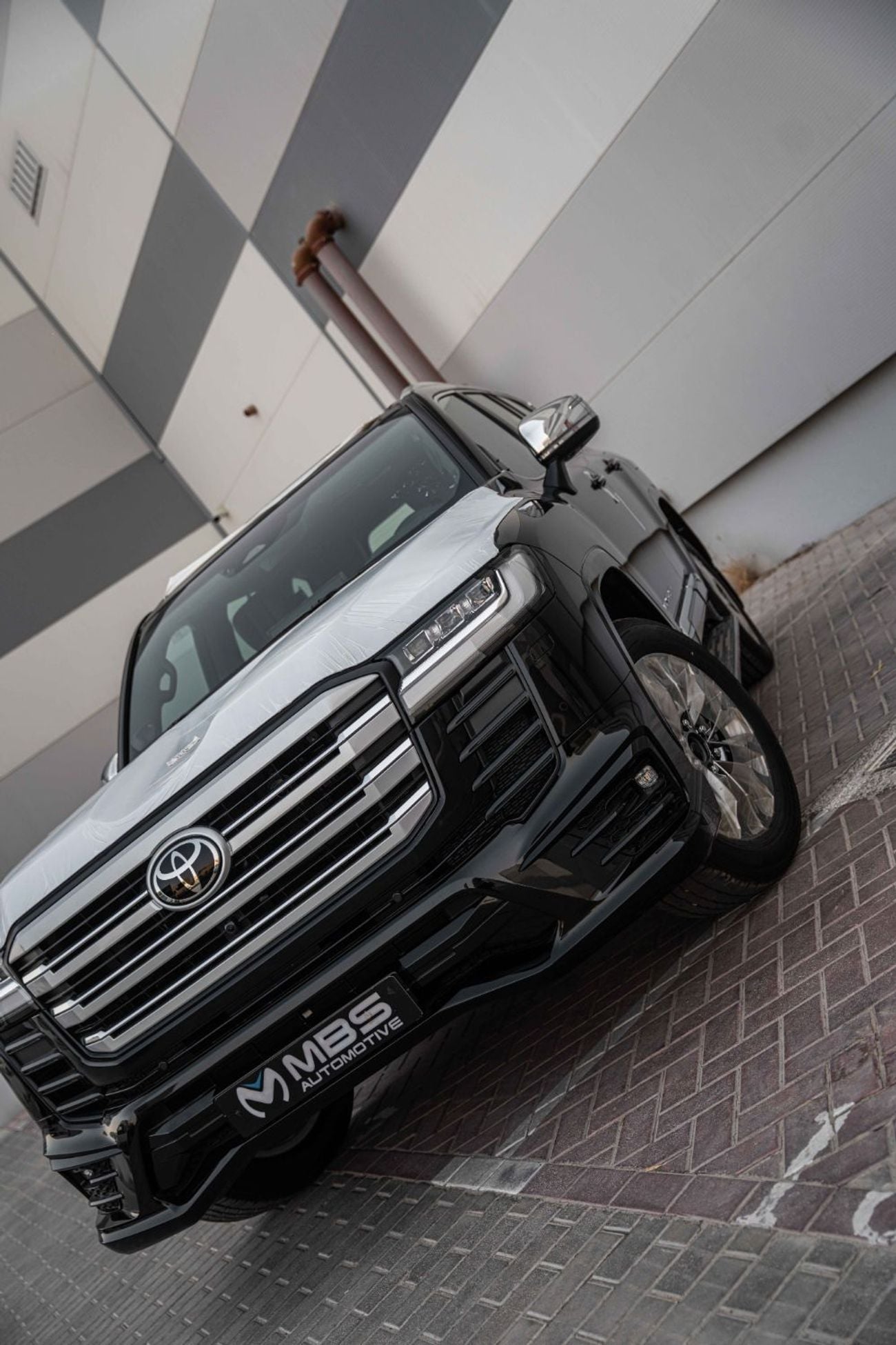 تويوتا لاند كروزر VXR 3.5L FULL OPTION WITH MBS AUTOBIOGRAPHY VIP SEAT AND STAR LIGHT