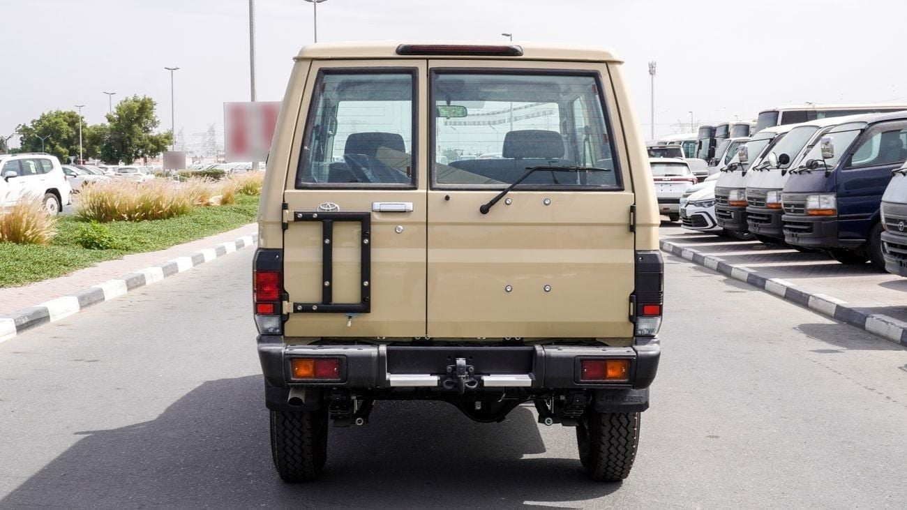 Toyota Land Cruiser 70 HT VXR 4.0 L V6
