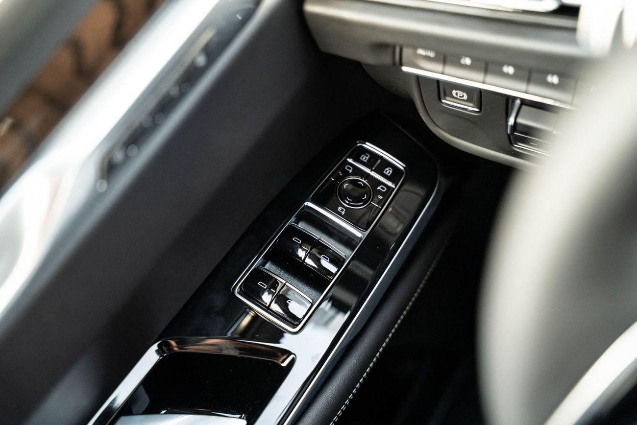 Cadillac Escalade Sport Platinum 6.2L 4WD Sport Platinum Executive 2025 Brand New American Specs 6.2L V8