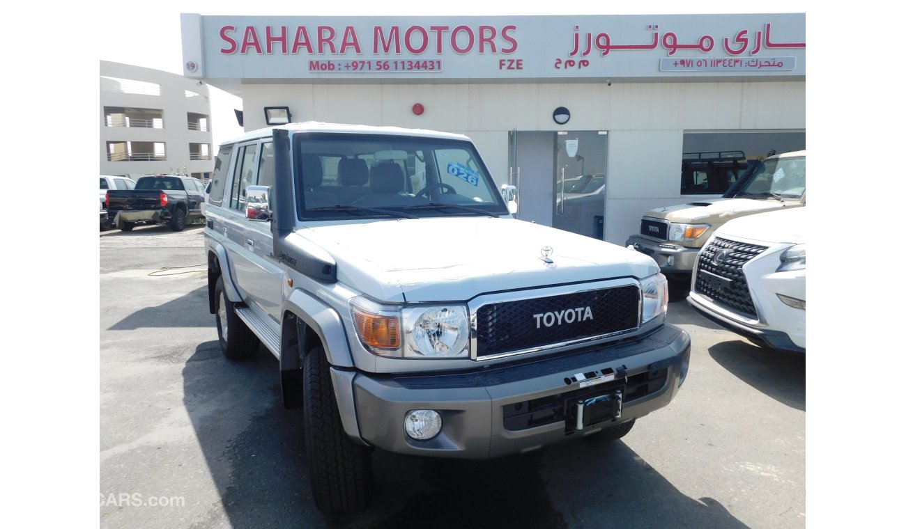 Toyota Land Cruiser 76 DLX LX V6 4.0L PETROL 5 SEAT MANUAL TRANSMISSION