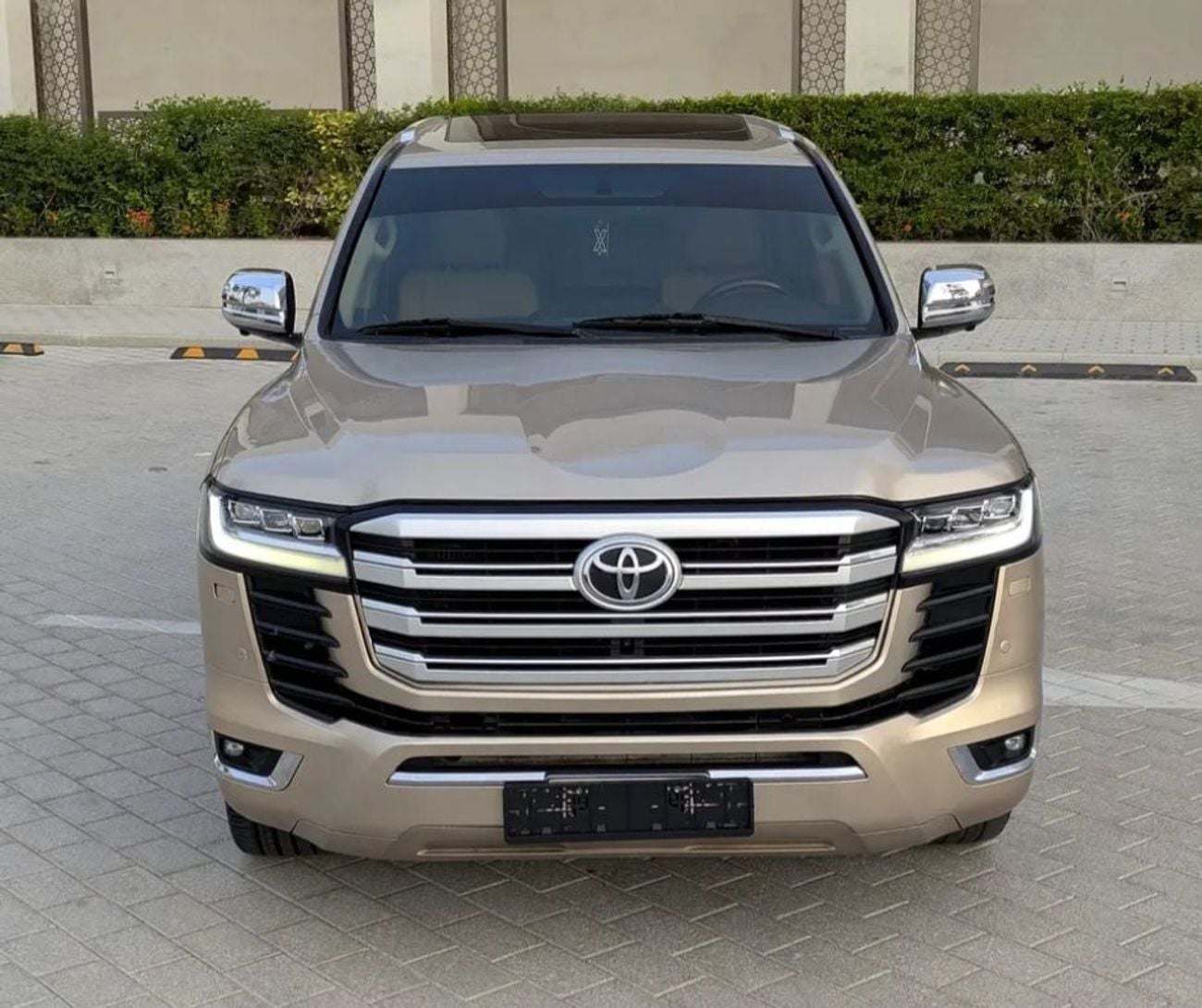 تويوتا لاند كروزر Toyota landcruise 2011model Facelifted 2025 GXR 4.0L v8 petrol Engine Colour Gold push start Transmi