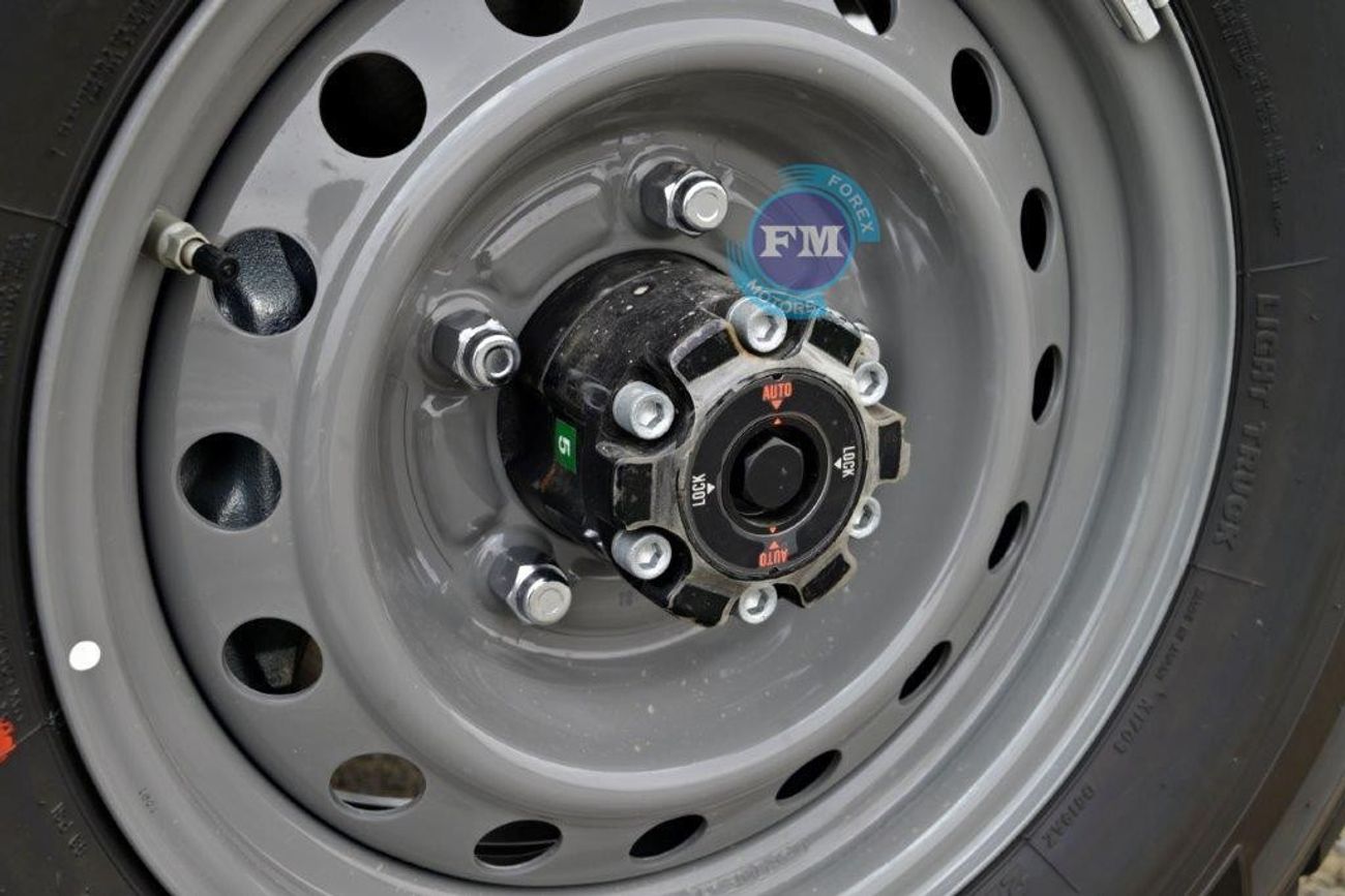 تويوتا لاند كروزر 70 2.8L Diesel 9 Seater 4WD Manual Euro 4