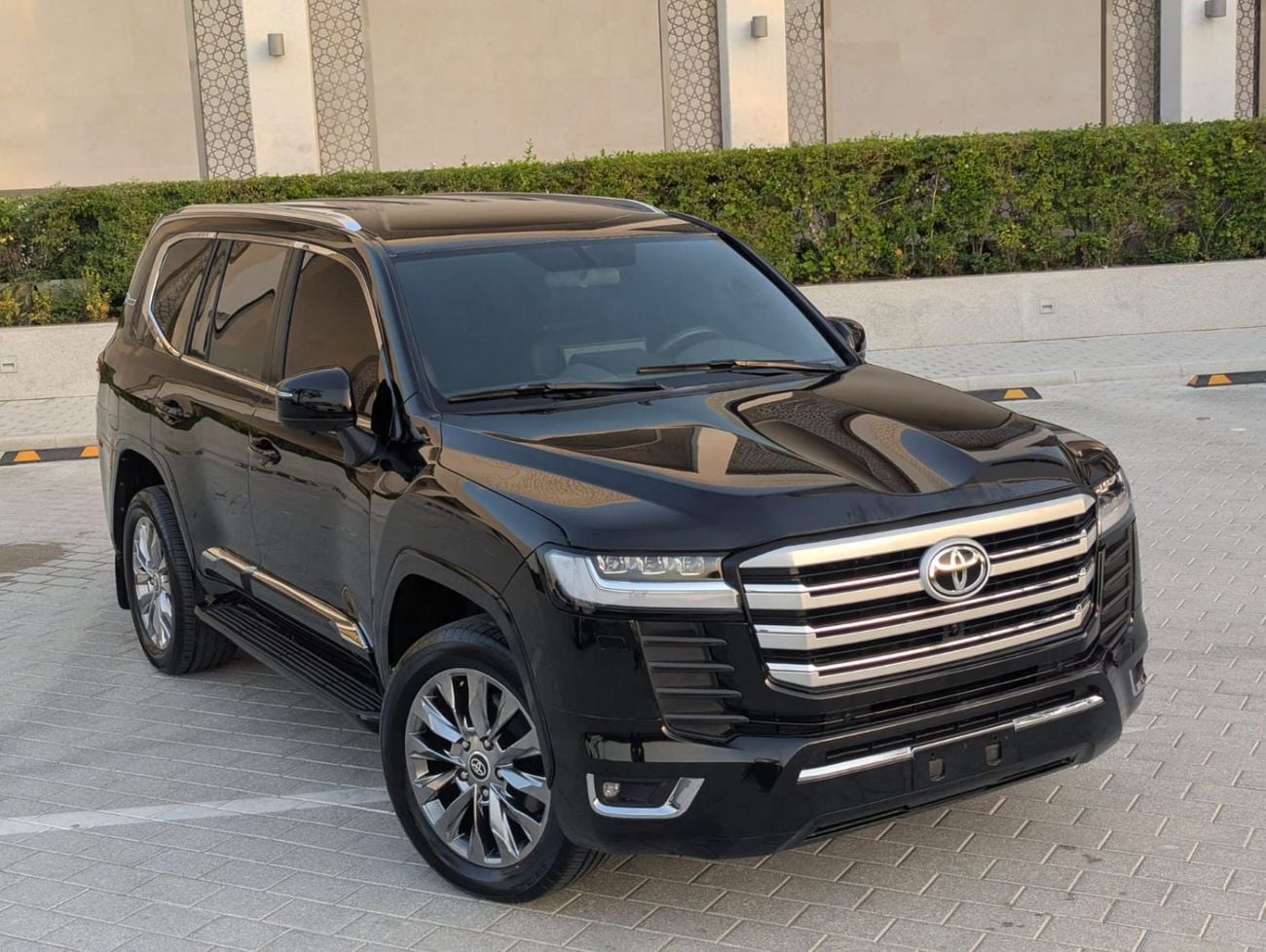 تويوتا لاند كروزر Toyota landcruise 2021Model 4.0L v6 GXR petrol Engine Colour Black push start Transmission Automatic
