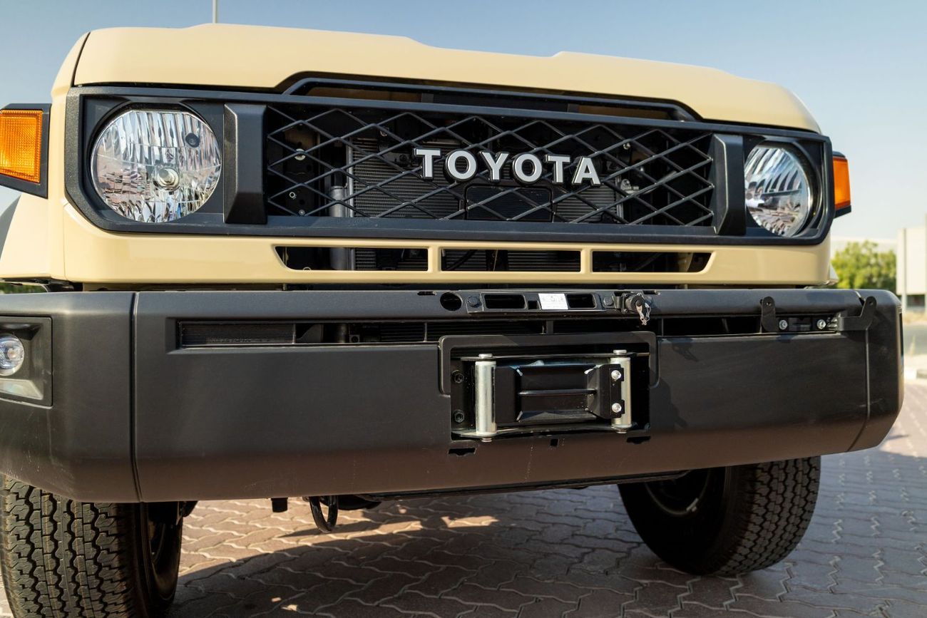 تويوتا لاند كروزر 70 2025 Toyota LC76 Hardtop 4.0L - Beige Inside Sadlle Tan | Export Only