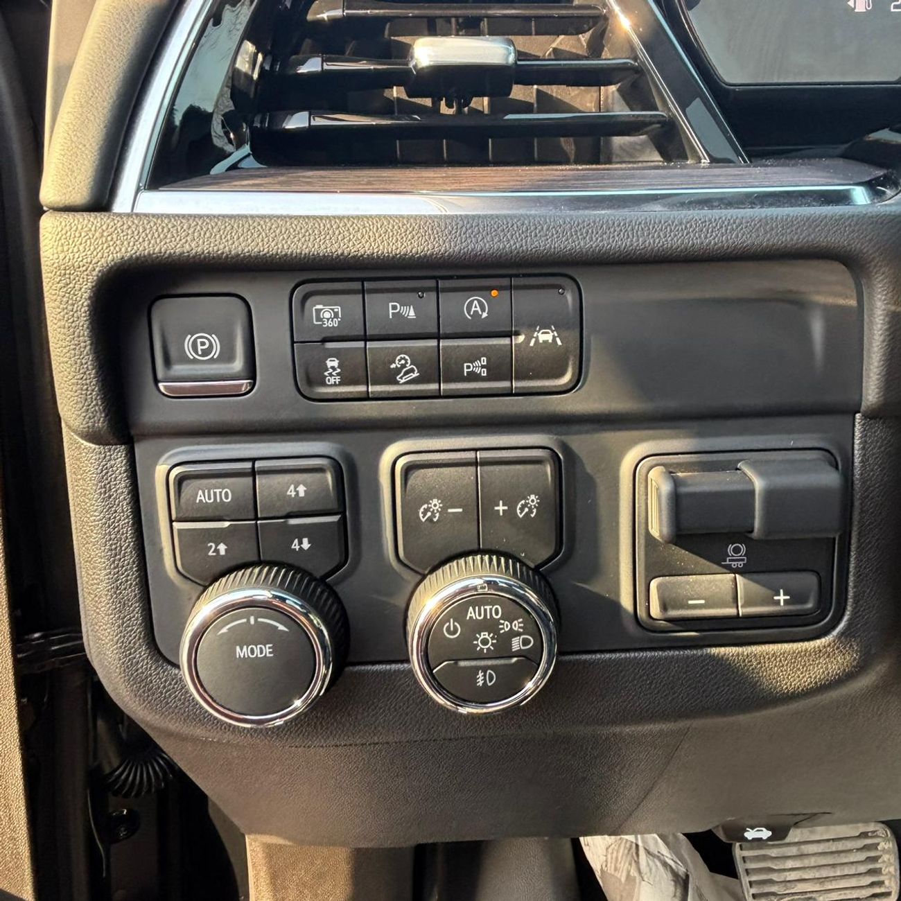 Chevrolet Tahoe LT 5.3L 4WD LT 3.0L 4WD