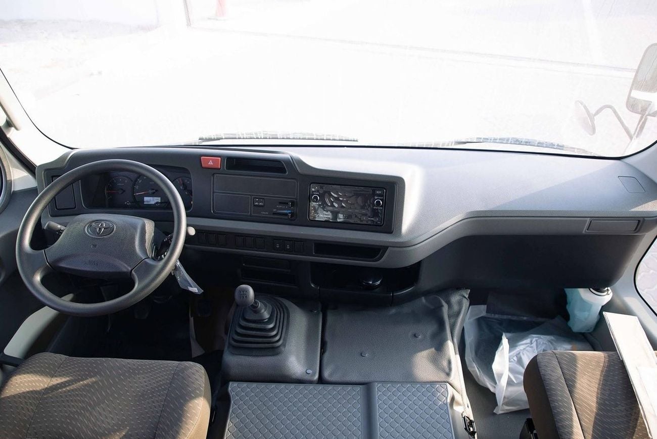 Toyota Coaster 2025 Toyota Coaster High-Roof 30-Seater 4.0L 4-Cyl Turbo Diesel M/T RWD 2-Point Seatbelts For Africa