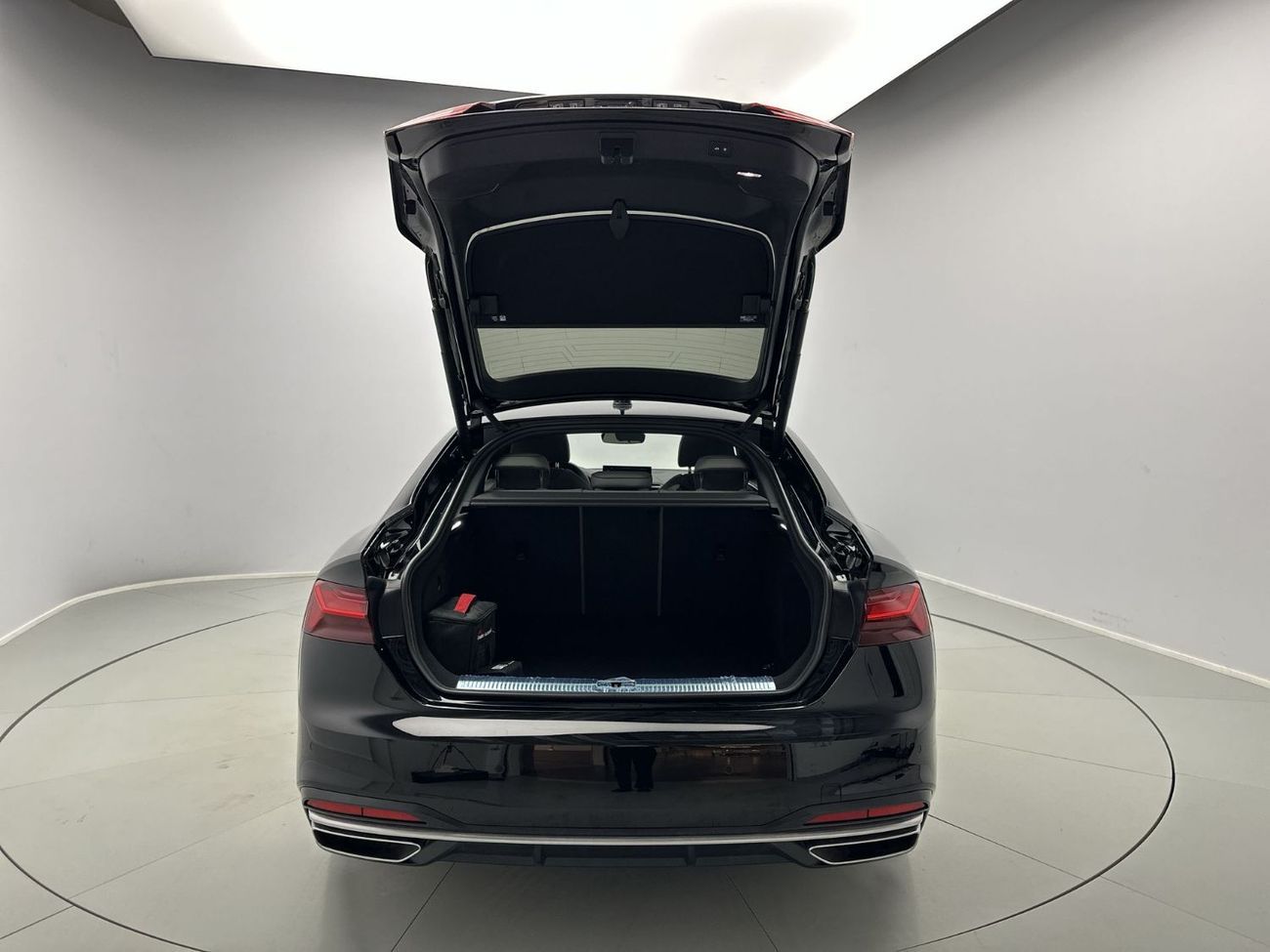 أودي A5 A5 Sportback Advanced 40 TFSI 190hp (Ref# 060344)