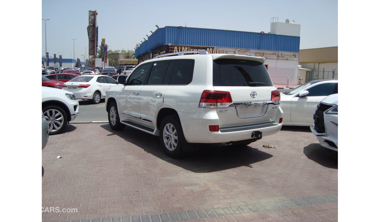 Toyota Land Cruiser GXR V8 5.7