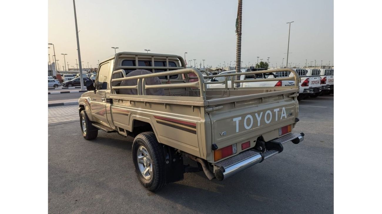 تويوتا لاند كروزر بيك آب 2016 Toyota Land Cruiser Pick Up Std (J70), 2dr Single Cab Utility, 4L 6cyl Petrol, Manual, Four Whe