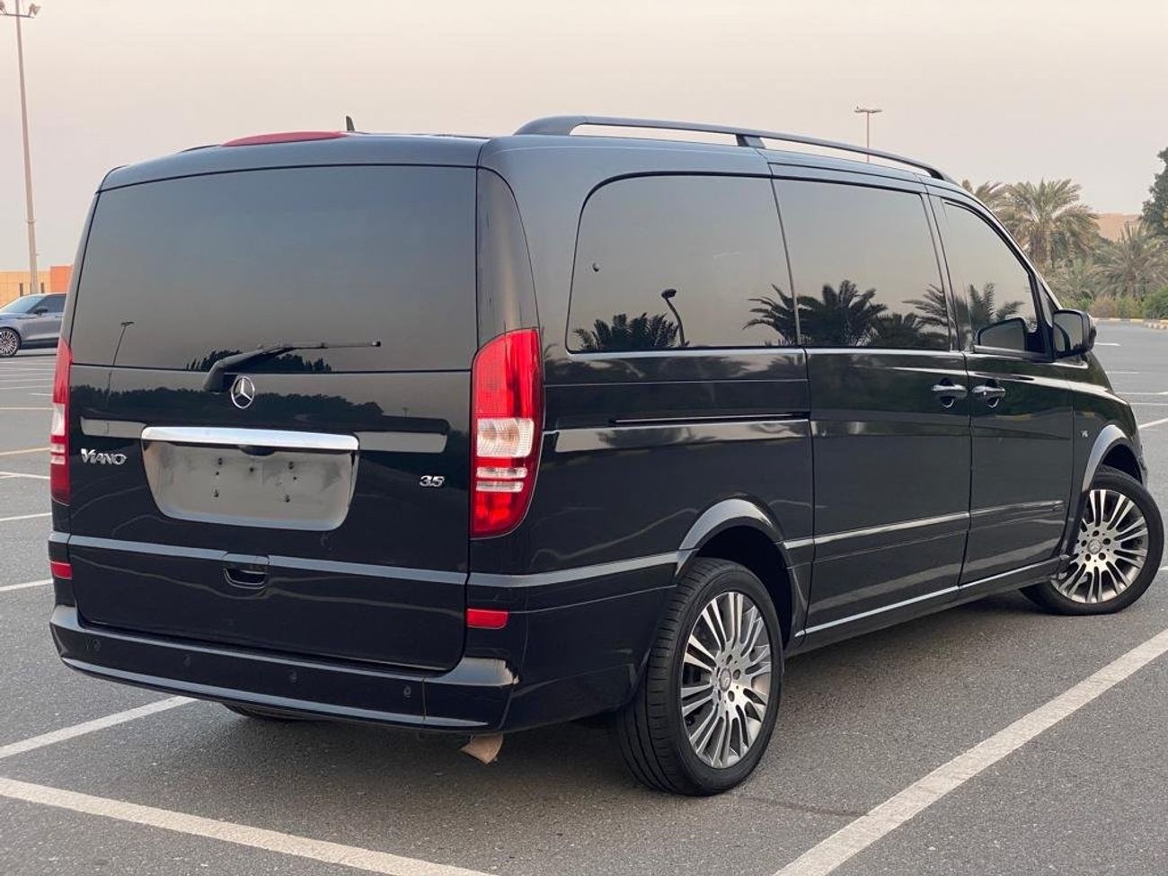 Mercedes-Benz Viano MERCEDES VIANO 2015 GCC V6 3.5L PERFECT CONDITION - ACCIDENT FREE