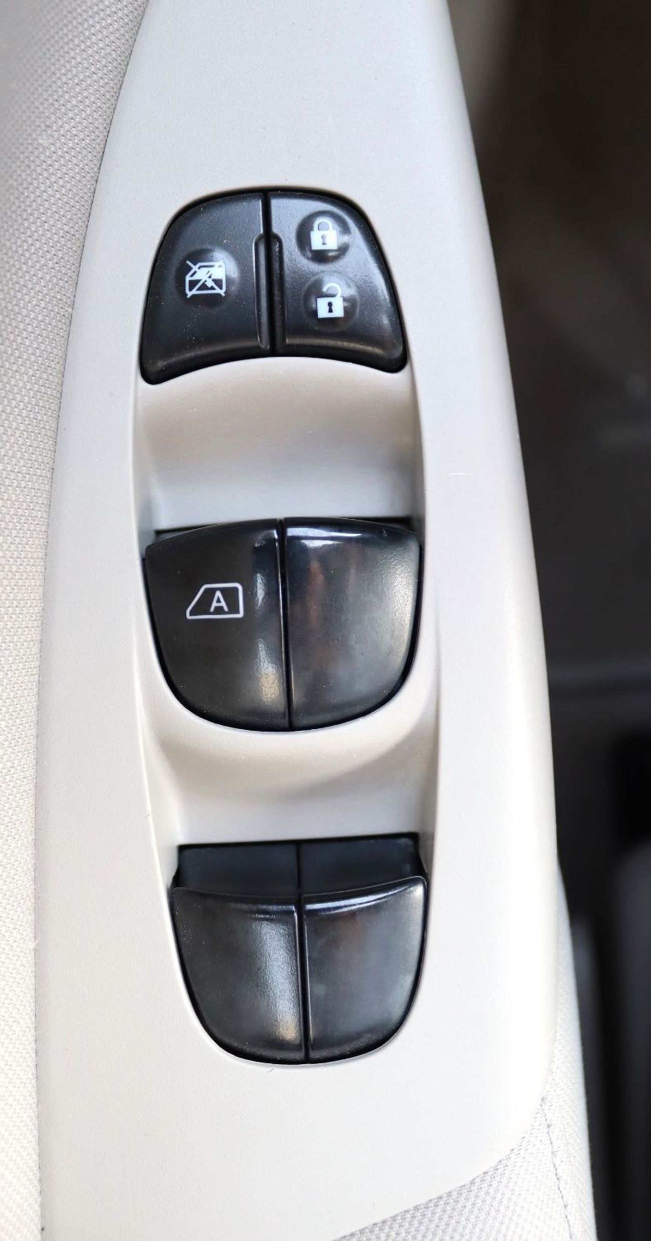 Nissan Sentra ACCIDENTS FREE - GCC - ENGINE 1600 CC - ORIGINAL PAINT - PERFECT CONDITION INSIDE OUT