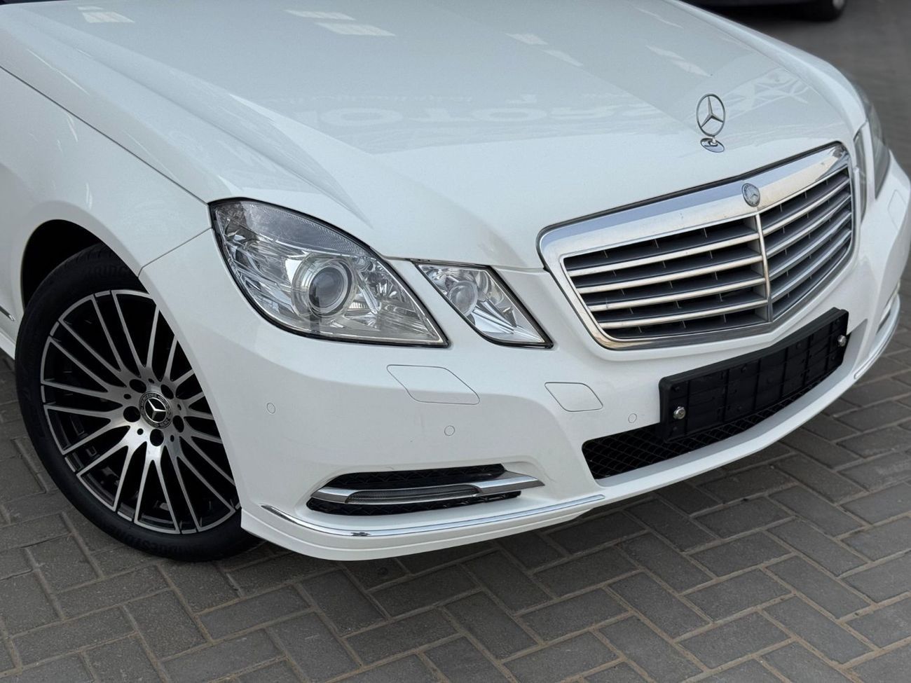 Mercedes-Benz E300 3.0L V6 / FULL OPTION PANORAMIC SUNROOF / KEYLESS ENTRY / KEYLESS START / ENTERED IN SYRIA CUSTOMS F