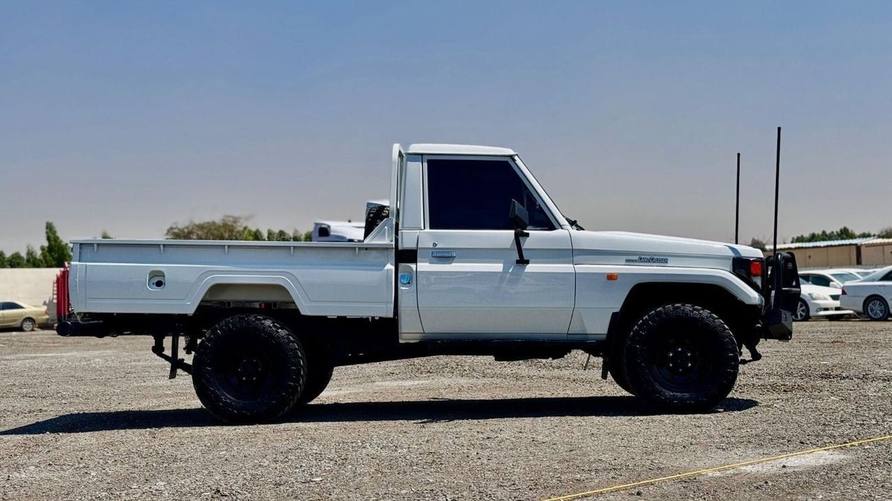 تويوتا لاند كروزر بيك آب SINGLE CABIN | BULL BAR WITH LED LIGHTS | RHD | 1992 | 4.2L DIESEL ENGINE | MANUAL TRANSMISSION | 4W