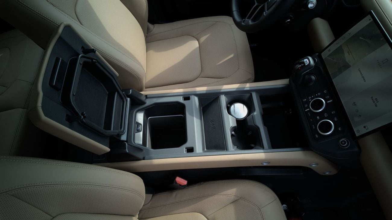 لاند روفر ديفندر LAND ROVER DEFENDER 110 P400 X-DYNAMIC 2026 WARRANTY 5 YEARS