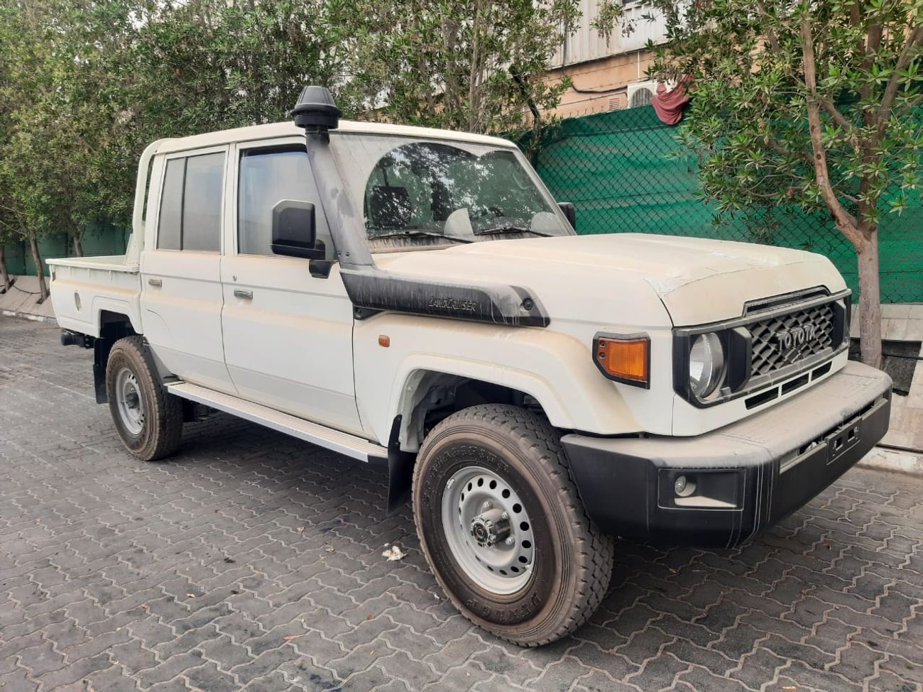 تويوتا لاند كروزر بيك آب 