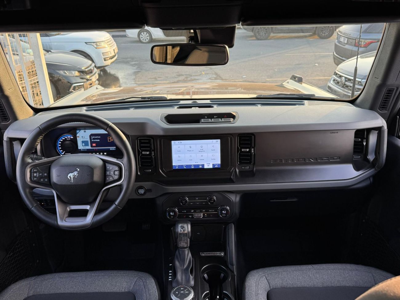 فورد برونكو 2.0L Turbocharged Petrol 4WD 2023 Export Price @ 155,500 AED