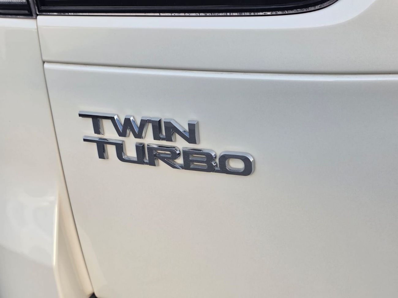 تويوتا لاند كروزر diesel 3.3 liter right hand drive in side beige sunroof leather seats