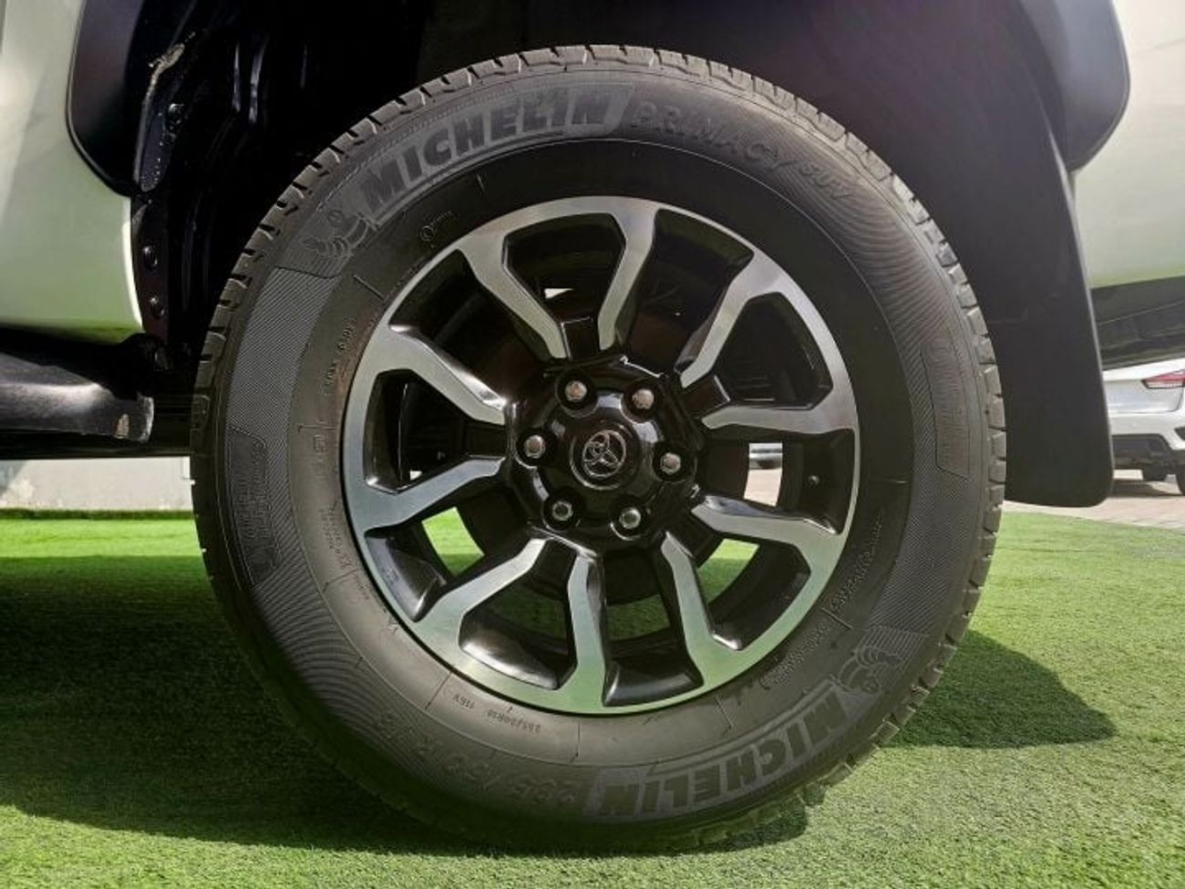 Toyota Hilux Toyota Hilux 2022MODEL SR5 v4 2.7L Petrol Engine Colour White Transmission Automatic Interior Red Ho