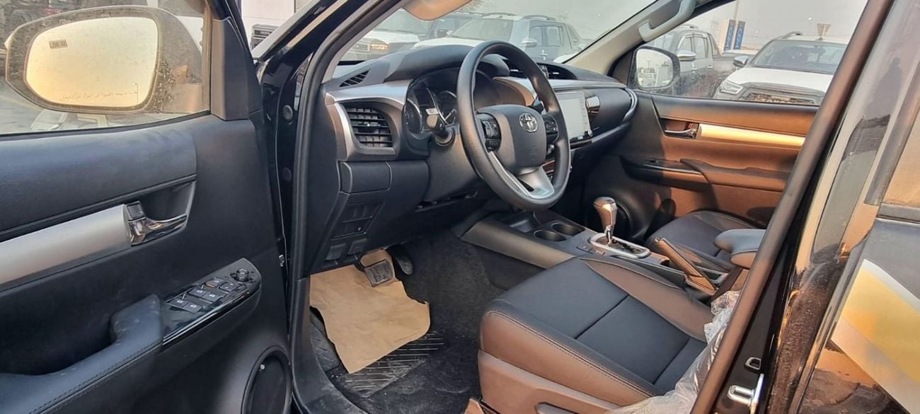 تويوتا هيلوكس SGLX TOYOTA HILUX 2.4L DIESEL 4X4 A/T LEATHER SEATS MY 2025