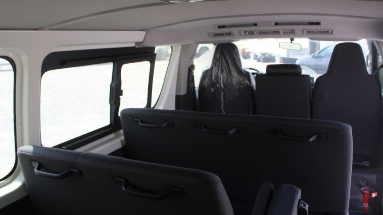 Toyota Hiace GL TOYOTA HIACE 2.5L BUS 15-SEATS A/C