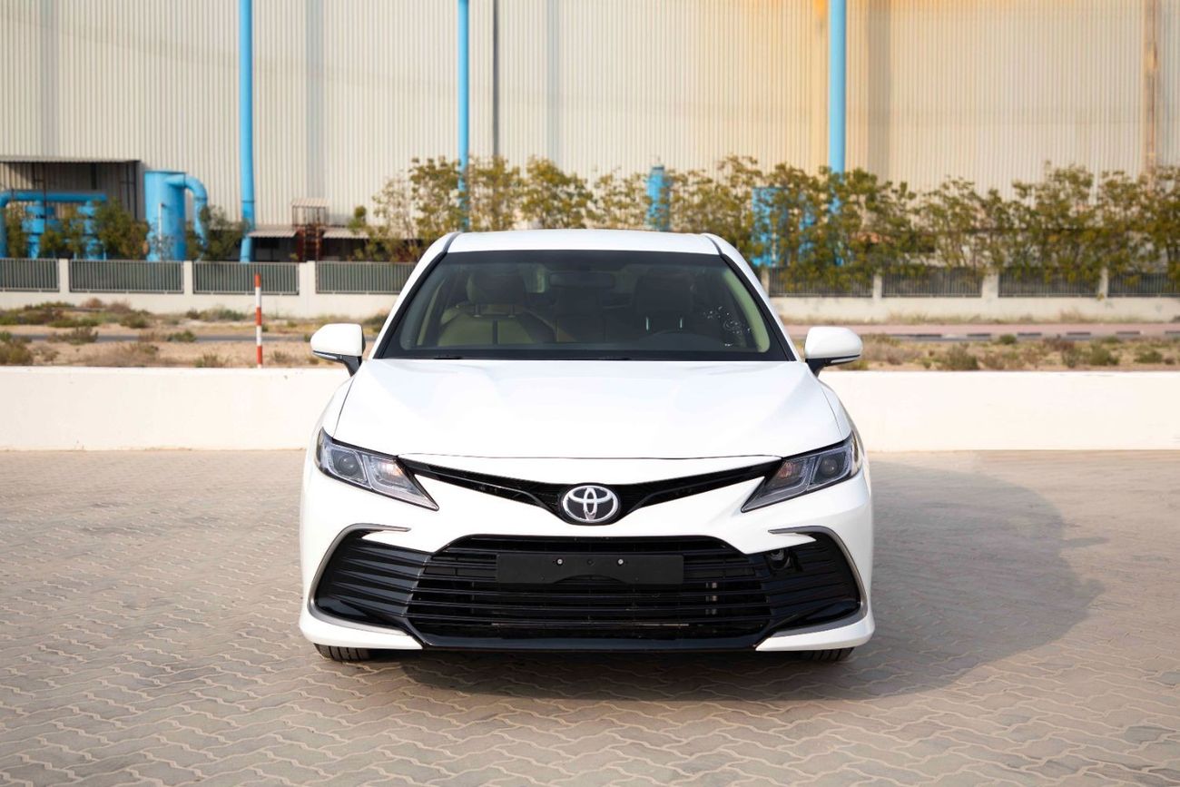 Toyota Camry 2024 Toyota Camry 2.5 LE - Super White inside Beige