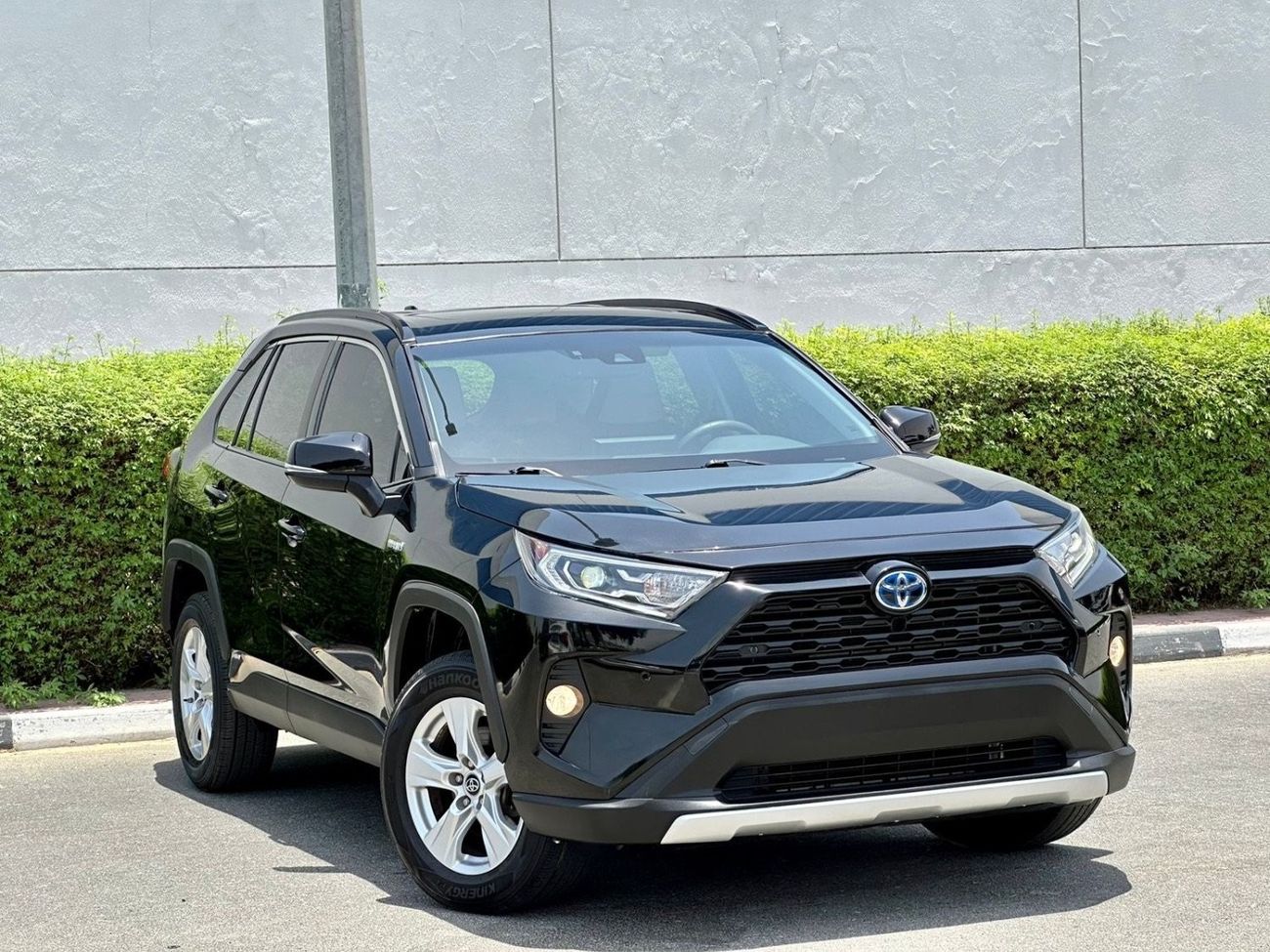 Toyota RAV4 2019 Toyota RAV4 XLE hybrid