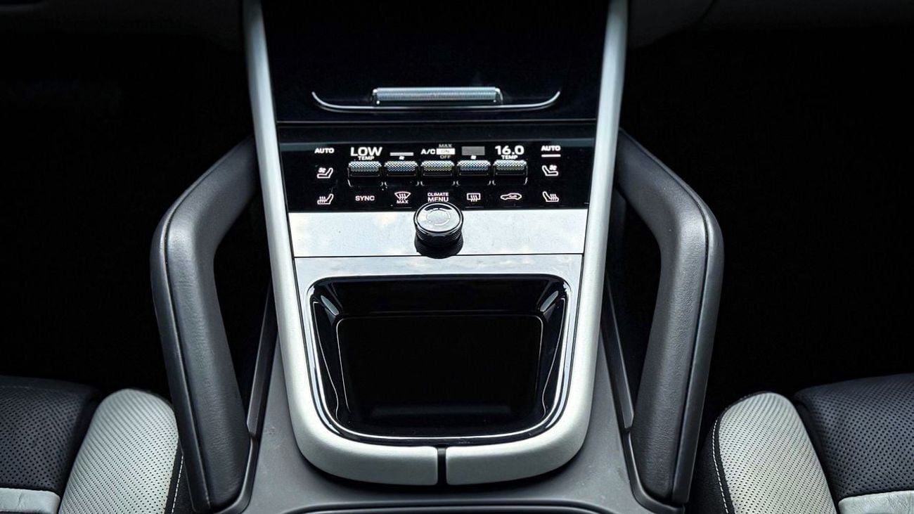 Porsche Cayenne Base Coupe GCC SPECS VERY CLEAN