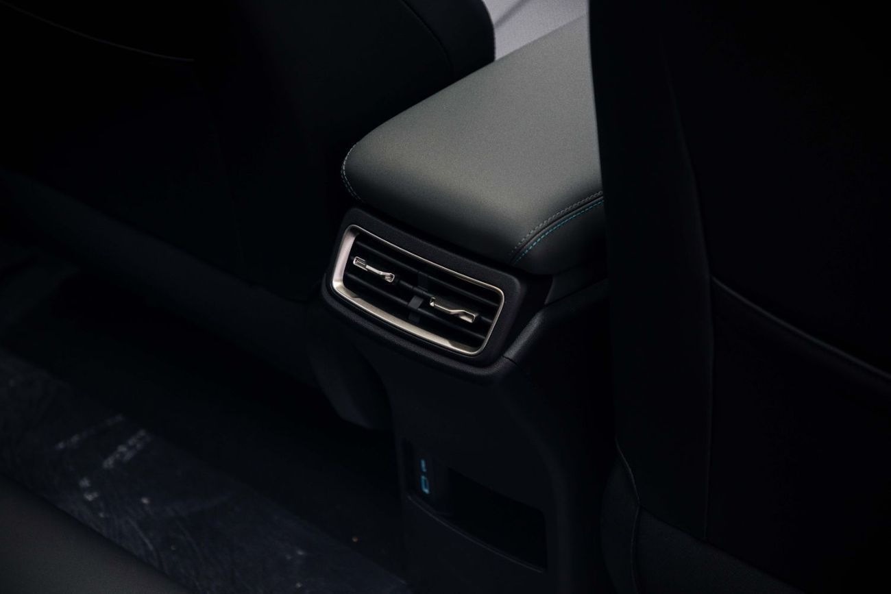 BYD Qin L DM-i ID Superior PHEV 1.5L - White Inside Grey | Export Only