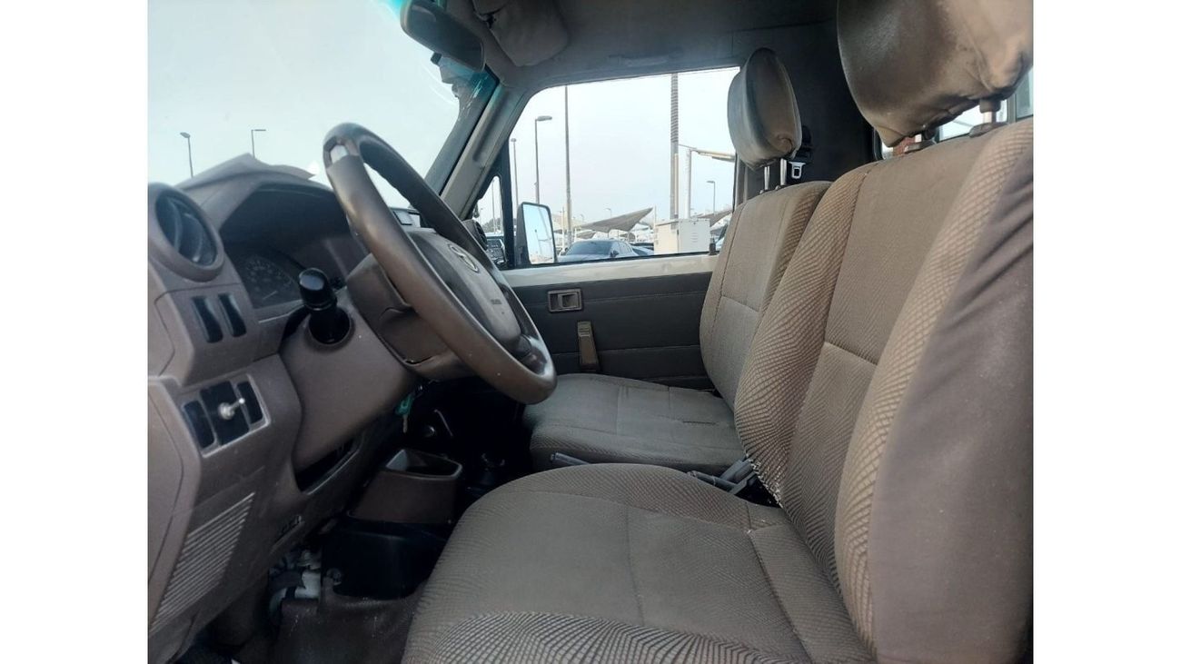 تويوتا لاند كروزر بيك آب 79 SC 4.2L DIESEL MANUAL TRANSMISSION