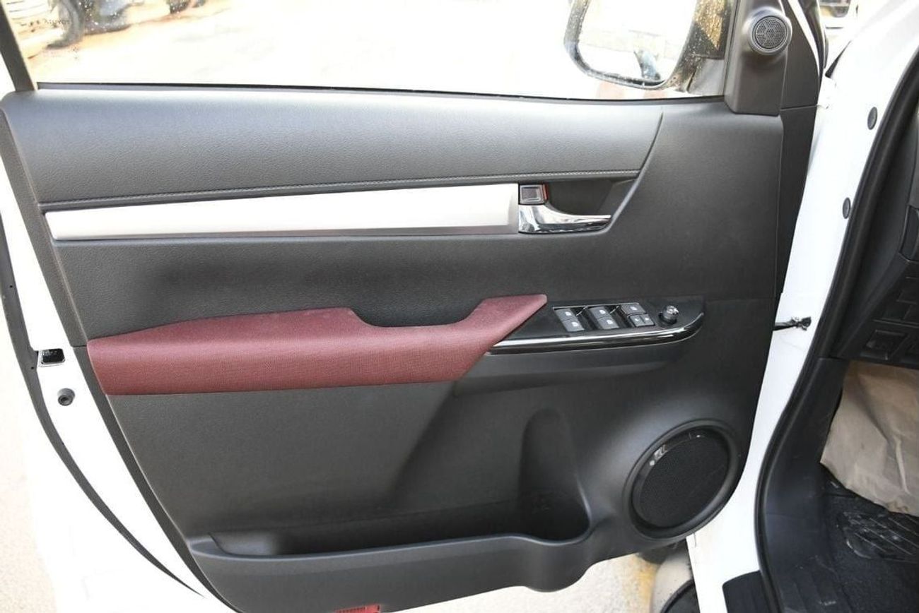 تويوتا هيلوكس 2.7L AUTOMATIC FULL OPTION