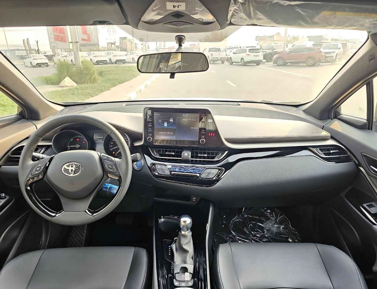 Toyota CHR LUXURY / DUAL TONE / 1.8L HYBRID / PUSH START / LEATHER SEATS / FULL OPTION / CODE#68013