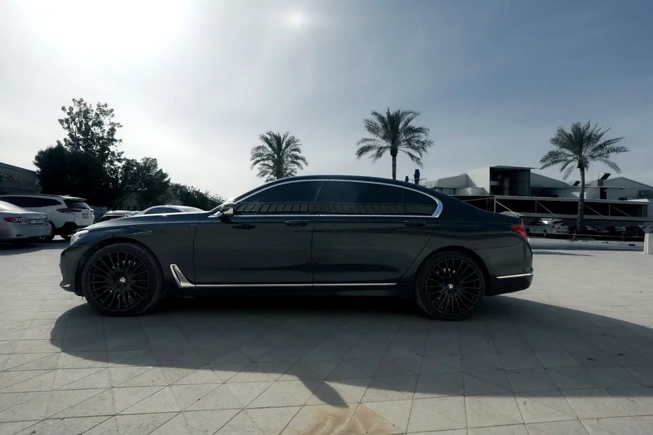 بي أم دبليو 750Li 750Li xDrive GCC Specs - Pristine Condition