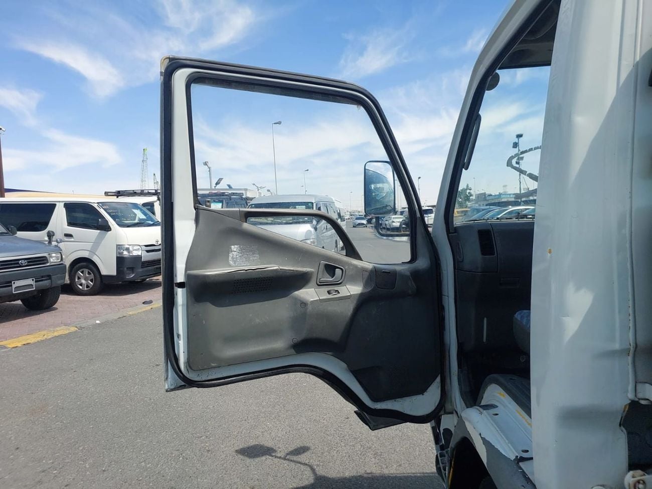 Mitsubishi Fuso Canter MITSUBISHI CANTER TRUCK RHD 1995 MODEL 4.5 L DIESEL MANUAL(PM02304)