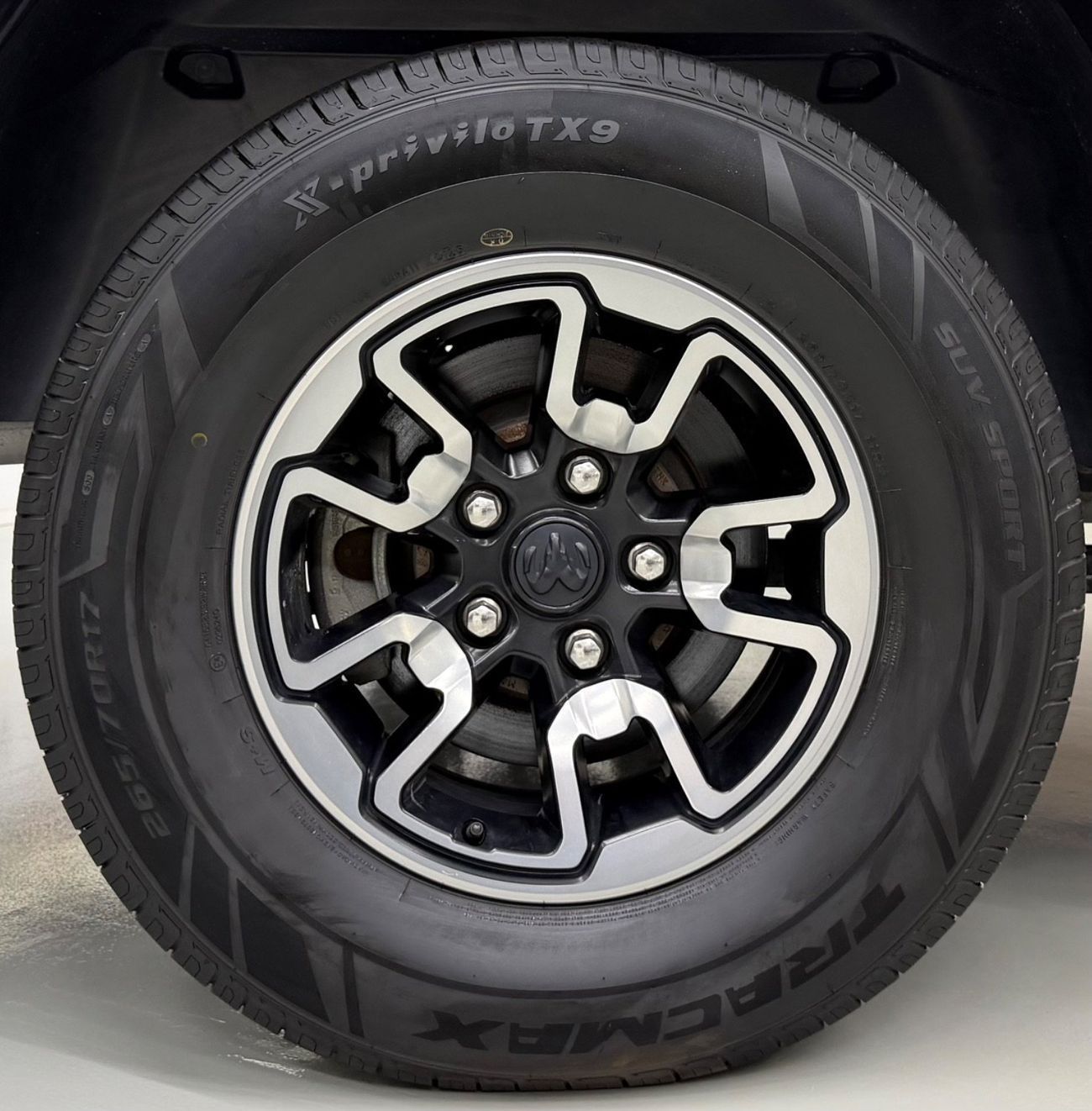 RAM 1500 REBEL Only 8000 km .. Brand new condition .. V8 .. 5,7 L .. HEMI