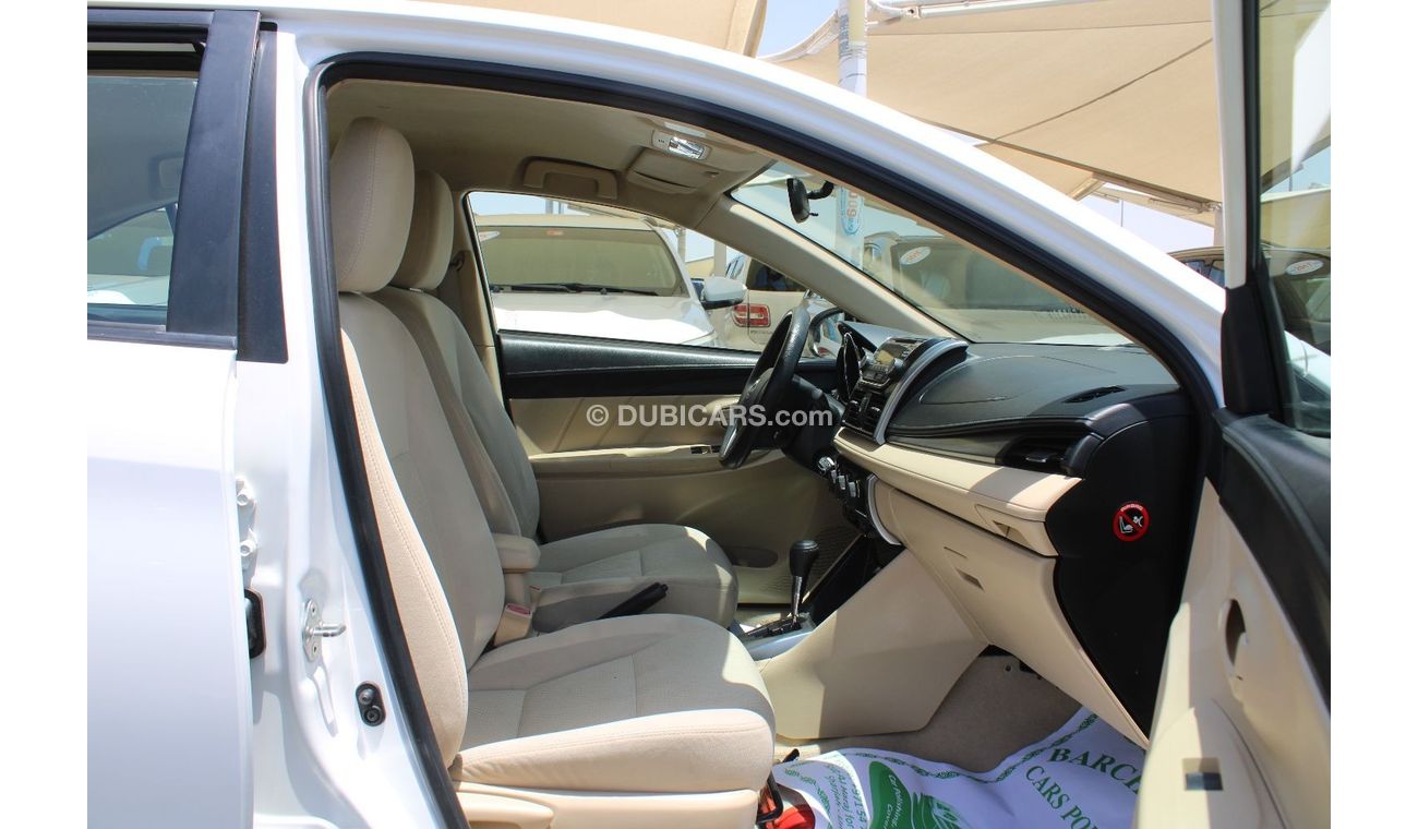 تويوتا يارس SE خالية من الحوادث - خليجي - مكينة 1500 سي سي - السيارة بحالة ممتازة من الداخل والخارج